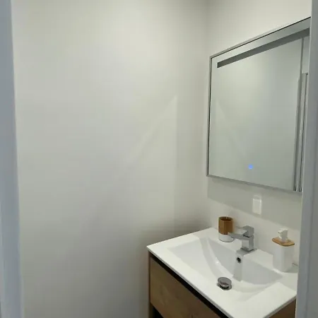 2-bedroom For 4 People Near The Beach Apartment *
