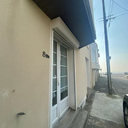 2-bedroom For 4 People Near The Beach *