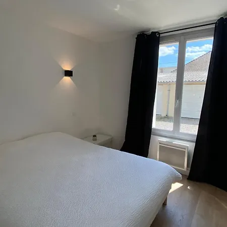 2-bedroom For 4 People Near The Beach *